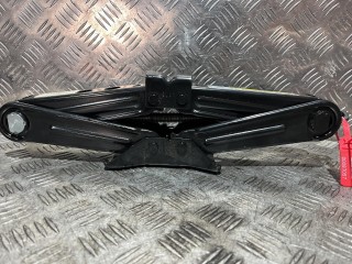 домкрат Audi A4 B9 2018, 2.0 л., CVKB, бензин, АКПП, универсал, 8W0011031D