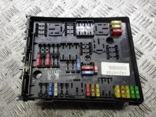 блок предохранителей Volkswagen Golf 4 поколение 2006, 1K0937124K