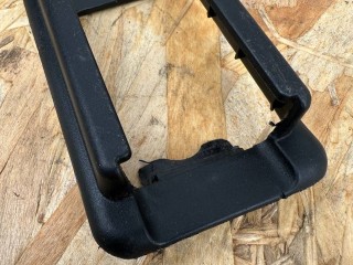 Пластик салазок сидений перед. лев. Maserati Levante 1 поколение 2017, 3.0 л., бензин, АКПП, белый, внедорожник 5 дв., полный привод, L0334751AA