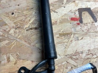 амортизатор крышки багажника (3-5 двери) Lexus NX 1 поколение [рестайлинг] 2020, 2.5 л., гибрид, красный, полный привод, правый руль, 68910-78022