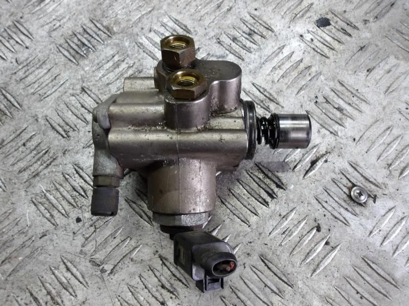 ТНВД Volkswagen Touran 1 поколение 2006, 2.0 л., бензин, 06F127025D - фото №1