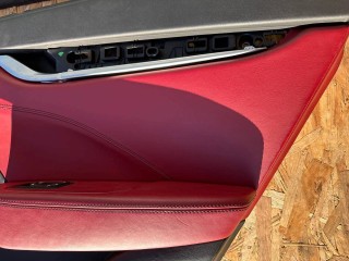 обшивка двери задняя правая Maserati Levante 1 поколение 2017, 3.0 л., бензин, АКПП, белый, внедорожник 5 дв., полный привод, 670047599