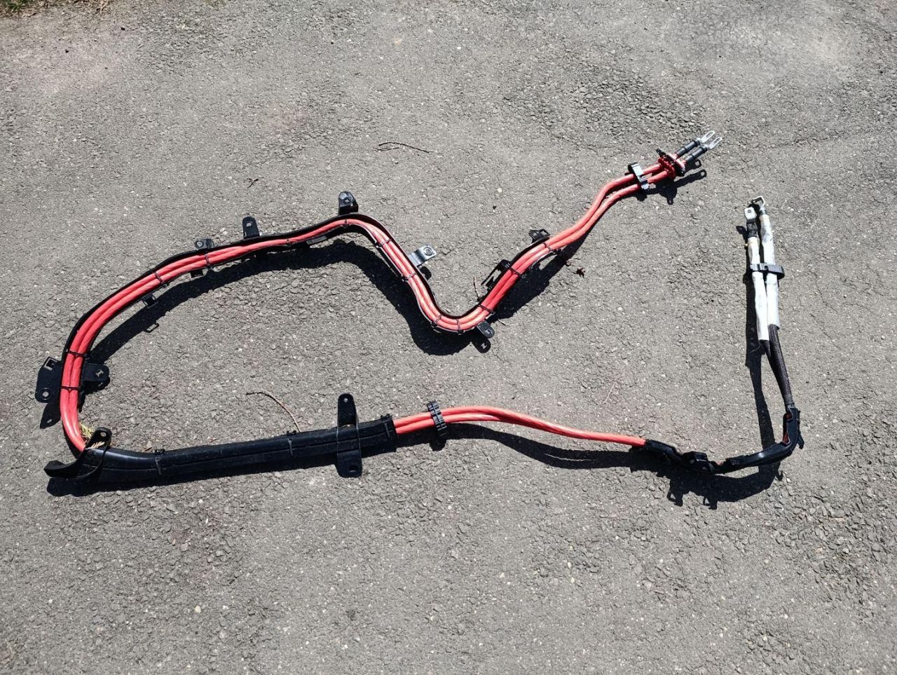 плюсовой провод аккумулятора BMW 4 серия G22/G23 2022, 3.0 л., бензин, c4f, кабриолет, полный привод, 9107457 - фото №1