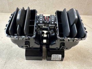 дефлектор обдува салона Maserati Levante 1 поколение 2017, 3.0 л., бензин, АКПП, белый, внедорожник 5 дв., полный привод, 6700491020