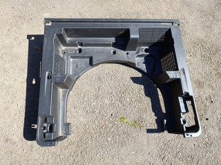 корыто пластиковое Chevrolet Equinox 3 поколение 2018, 1.5 л., бензин, АКПП, полный привод, 23462991