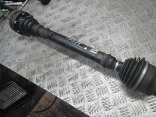 полуось передняя правая (приводной вал, ШРУС) Audi A6 4B/C5 1998, 1.8 л., бензин, МКПП