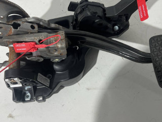 педаль тормоза Chevrolet Equinox 3 поколение 2020, 1.5 л., бензин, АКПП, внедорожник 5 дв.