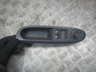 блок управления стеклоподъемниками Renault Clio 2 поколение [2-й рестайлинг] 2006, 8200628300