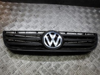 решетка радиатора Volkswagen Polo 4 поколение 2005, 6Q0853653E