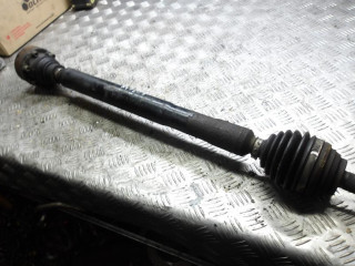 полуось передняя правая (приводной вал, ШРУС) Audi A3 8P 2005, 2.0 л., бензин, МКПП, хетчбэк 5 дв.