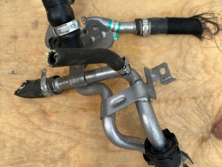 фланец (тройник) системы охлаждения Alfa Romeo Stelvio 1 поколение 2018, 2.0 л., АКПП, серый, внедорожник 5 дв., полный привод, 50548343