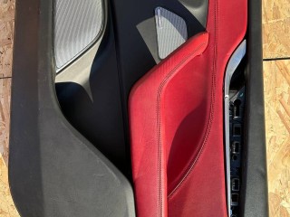 обшивка двери передняя левая Maserati Levante 1 поколение 2017, 3.0 л., бензин, АКПП, белый, внедорожник 5 дв., полный привод