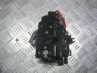 замок двери задней левой Audi A4 B6 2004, 2.5 л., дизель, МКПП, универсал, 8E0839015C