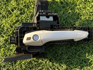 ручка наружная Mercedes-Benz GLK-Класс X204 [рестайлинг] 2014, 2.2 л., дизель, АКПП, белый, внедорожник 5 дв., полный привод, A2047601534