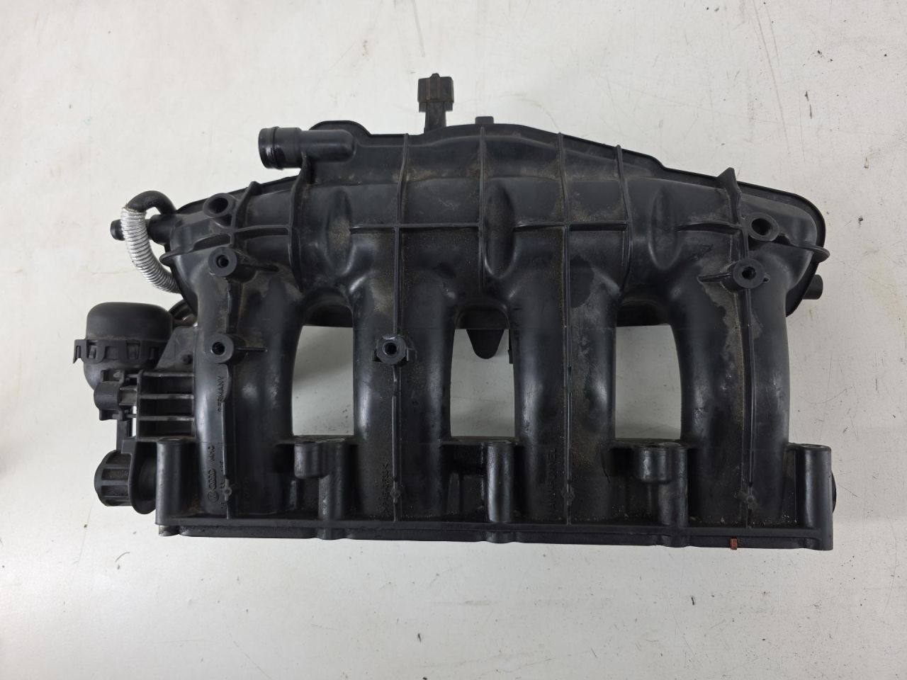 коллектор впускной Volkswagen Passat B7 2013, 1.8 л., TFSI, CDAA, бензин, серебро, передний привод, правый руль, 06J133185DT - фото №1