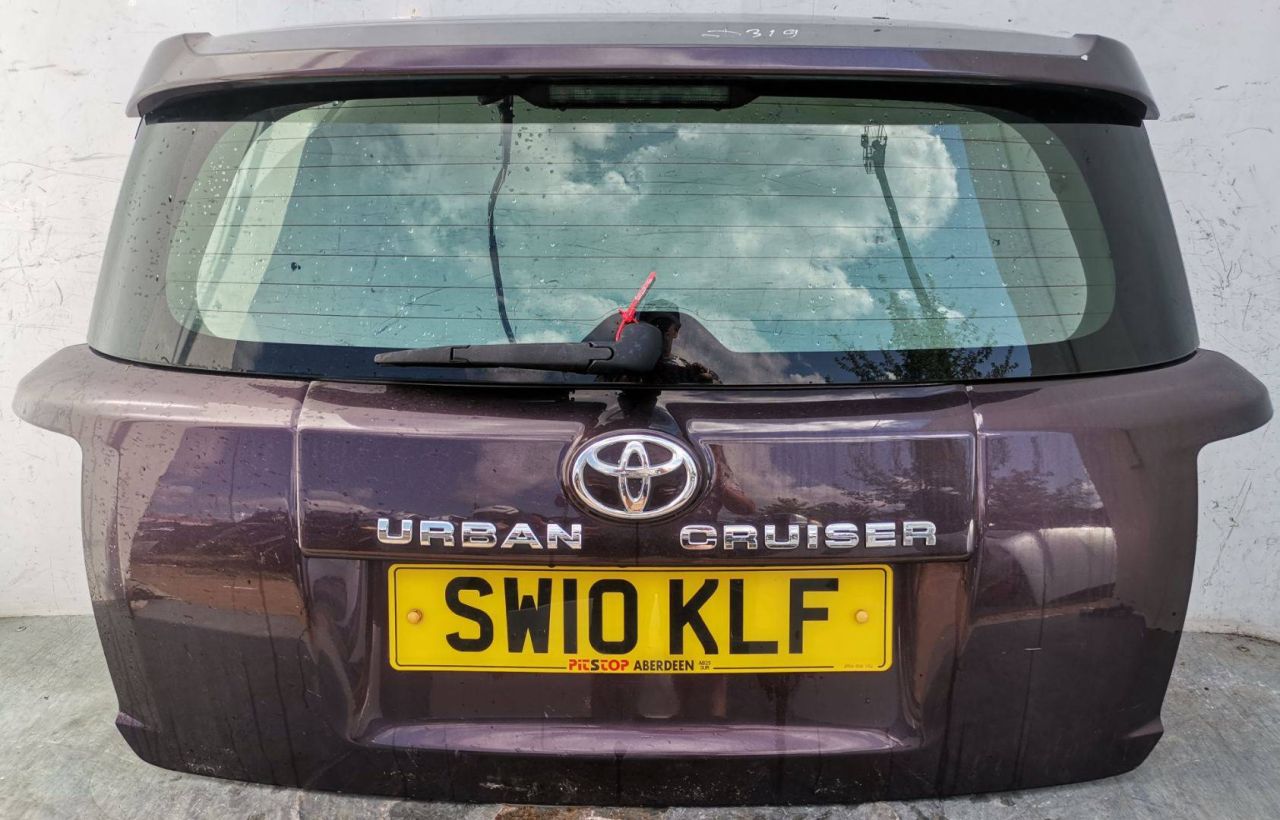 крышка багажника (дверь 3-5) Toyota Urban Cruiser 1 поколение XP110 2010, 1.4 л., 1ND-TV, дизель, 6МКПП, внедорожник 5 дв. - фото №1