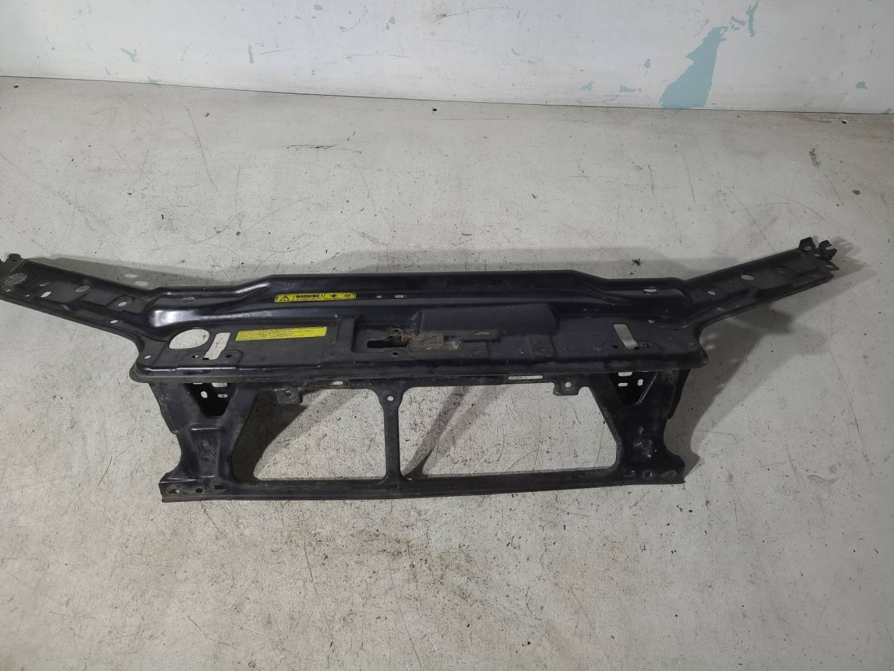 передняя панель крепления облицовки (телевизор) Volvo V70 2 поколение 2001, 2.4 л., B 5244 S, бензин, 5МКПП, бежевый, универсал, передний привод - фото №1