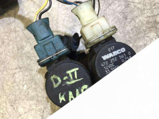 блок клапанов пневмоподвески Land Rover Discovery 2 поколение [рестайлинг] 2003, 4722525610