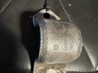 крепление стабилизатора / втулки стабилизатора Alfa Romeo Stelvio 1 поколение 2018, 2.1 л., дизель, АКПП, 50542614