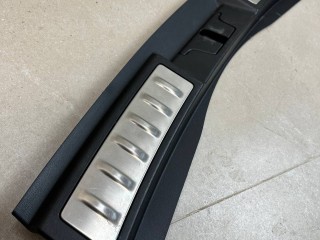 накладка внутренняя на заднюю панель кузова Land Rover Range Rover Evoque L551 2020, 2.0 л., бензин, АКПП, белый, внедорожник 5 дв., полный привод, правый руль, K8D2113A10