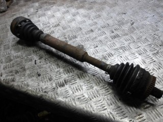 полуось передняя правая (приводной вал, ШРУС) Volkswagen Passat B5 2000, 1.6 л., бензин, МКПП
