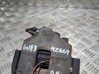 суппорт передний правый Volkswagen Golf 3 поколение 1997, 1.6 л., бензин, 5МКПП, хетчбэк 5 дв.