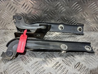 петля капота Volkswagen Tiguan 1 поколение [рестайлинг] 2012, 2.0 л., CCZA, бензин, АКПП, внедорожник 5 дв., 5N0823301A, 5N0823302A