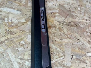 накладка на порог внутренняя Lexus NX 1 поколение [рестайлинг] 2020, 2.5 л., гибрид, красный, полный привод, правый руль, 67920-78010