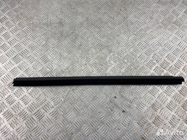 Уплотнитель стекла BMW X7 G07 (2018 - 2026), 51357431139 - фото №1