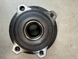 ступица передняя Maserati Levante 1 поколение 2017, 3.0 л., бензин, АКПП, белый, внедорожник 5 дв., полный привод, 06701068720