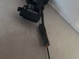 замок двери задней правой Mazda 6 GG [рестайлинг] 2005, 2.0 л., дизель, 5МКПП, красный, универсал