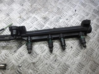 форсунка Volkswagen Golf 3 поколение 1999, 1.6 л., бензин, 037906031AA