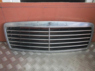 решетка радиатора Mercedes-Benz E-Класс W210/S210 1998, 2108880123