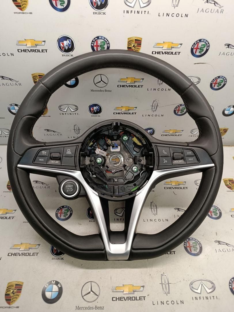 руль Alfa Romeo Giulia 2 поколение 2017, 2.0 л., бензин, полный привод, 01561262940 - фото №1