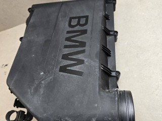 корпус воздушного фильтра BMW 2016, бензин, АКПП, белый, задний привод, 13717583725
