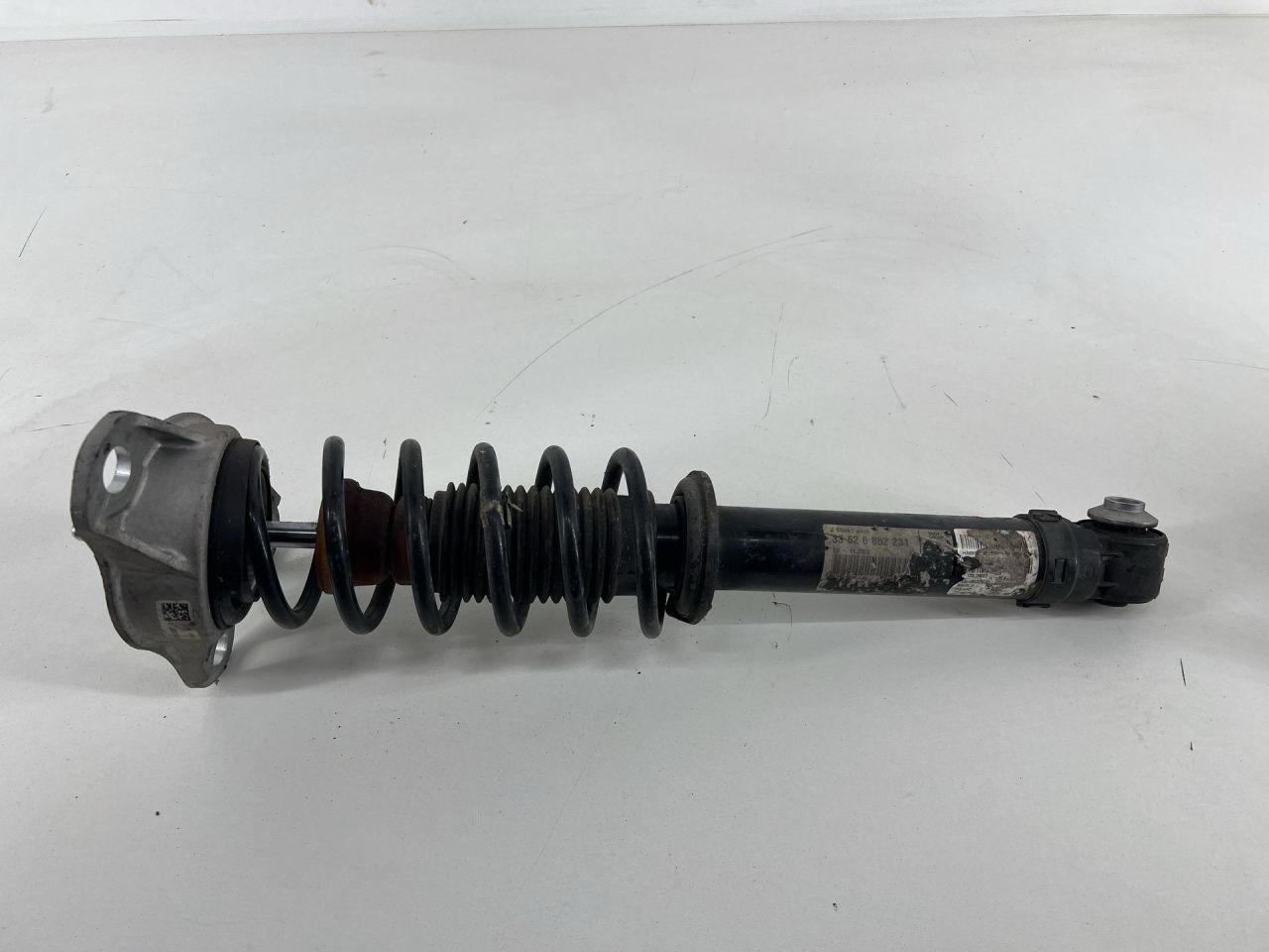 стойка задняя BMW i3 L01 2015, электро, 33526852231 - фото №1