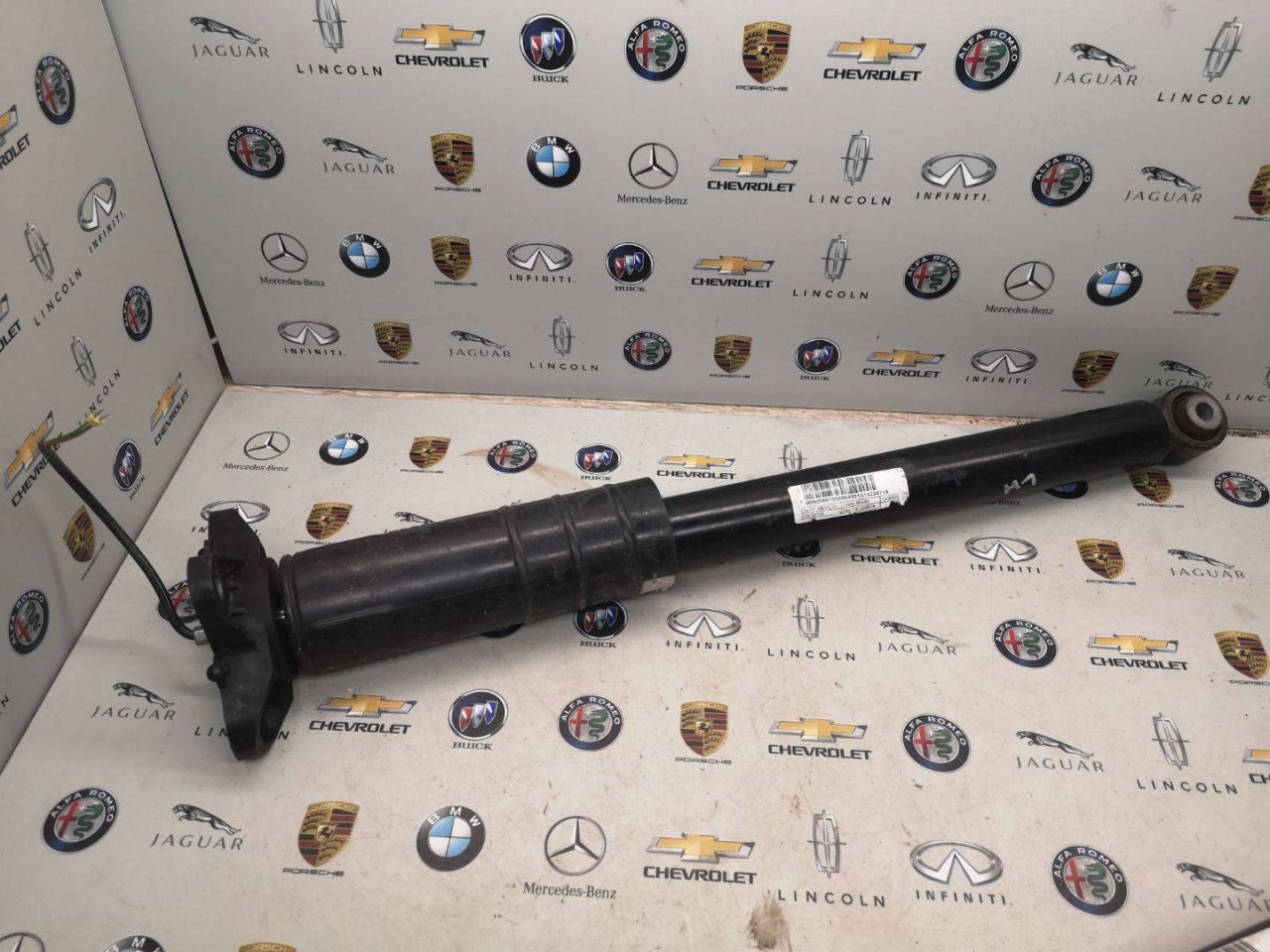 амортизатор задний Alfa Romeo Stelvio 1 поколение 2019, 2.9 л., бензин, полный привод, 50553943 - фото №1
