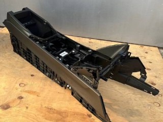 консоль салона Alfa Romeo Stelvio 1 поколение 2018, 2.0 л., АКПП, серый, внедорожник 5 дв., полный привод, 00505610280, 156147737, 1561515330, 50541640