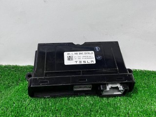блок управления ручником Tesla Model X 1 поколение 2018, L1S, АКПП, хетчбэк 5 дв., полный привод, 1007618-00-J