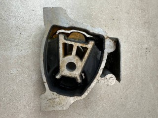 подушка крепления двигателя Land Rover Range Rover Evoque L551 2020, 2.0 л., бензин, АКПП, белый, внедорожник 5 дв., полный привод, правый руль, K8D26H051AA