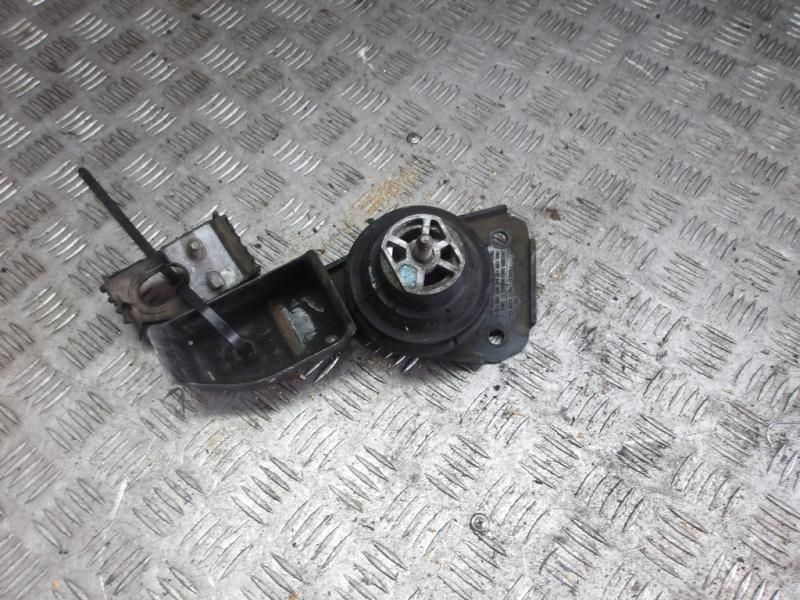 подушка крепления двигателя Volkswagen Sharan 1 поколение 2000, 2.0 л., бензин, МКПП, минивэн, 7M3189132AA - фото №1