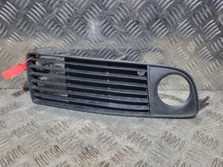заглушка (решетка) в бампер Audi A6 4B/C5 1999, 2.4 л., APS, бензин, АКПП, седан, 4B0807682S