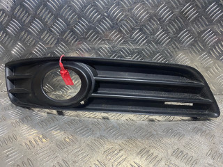 заглушка (решетка) в бампер Audi A3 8P [2-й рестайлинг] 2010, 1.6 л., BSE, бензин, 5МКПП, хетчбэк 3 дв., 8P0807682E