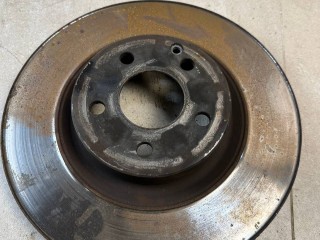 диск тормозной передний Mercedes-Benz GLK-Класс X204 [рестайлинг] 2014, 2.2 л., дизель, АКПП, белый, внедорожник 5 дв., полный привод, A2114211412