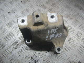 кронштейн КПП Volkswagen Caddy 3 поколение 2005, 2.0 л., дизель, 1K0199117A