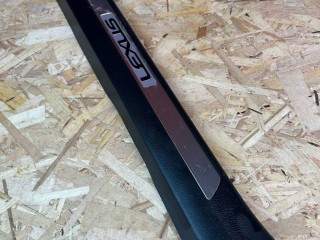 накладка на порог внутренняя Lexus NX 1 поколение [рестайлинг] 2020, 2.5 л., гибрид, красный, полный привод, правый руль, 67910-78010