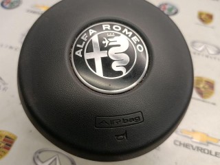 подушка безопасности водителя Alfa Romeo Giulia 2 поколение 2018, 2.0 л., задний привод, 01561354560