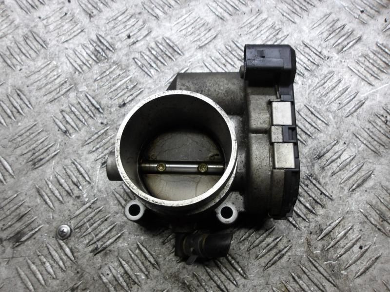 заслонка дроссельная Audi TT 8N 1998, 1.8 л., бензин, МКПП, купе, 06A133062C - фото №1