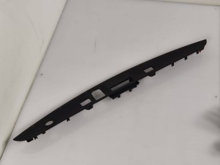 накладка двери (крышки) багажника Mercedes-Benz CLS-Класс C218 [рестайлинг] 2016, 3.0 л., OM 642.852, дизель, АКПП, белый 799, седан, задний привод, правый руль, A2187500000