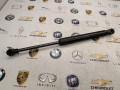 амортизатор капота Porsche Macan 1 поколение [рестайлинг] 2020, 3.0 л., бензин, АКПП, 95B823359 - фото №2